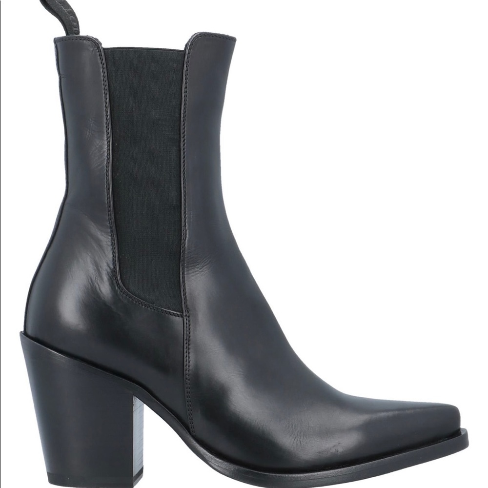 Cesare Paciotti size 37.5 boot
